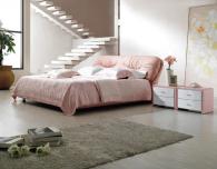 Тапицирано легло в розово